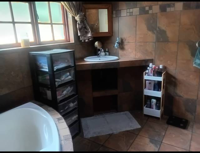 2 BEDROOM HOUSE FOR SALE IN HENLEY ON KLIP